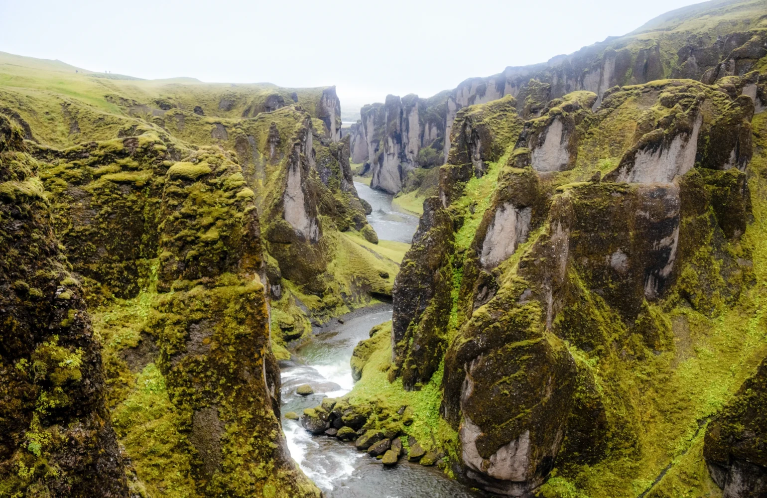 Cañón Fjaðrárgljúfur | Que ver en Islandia