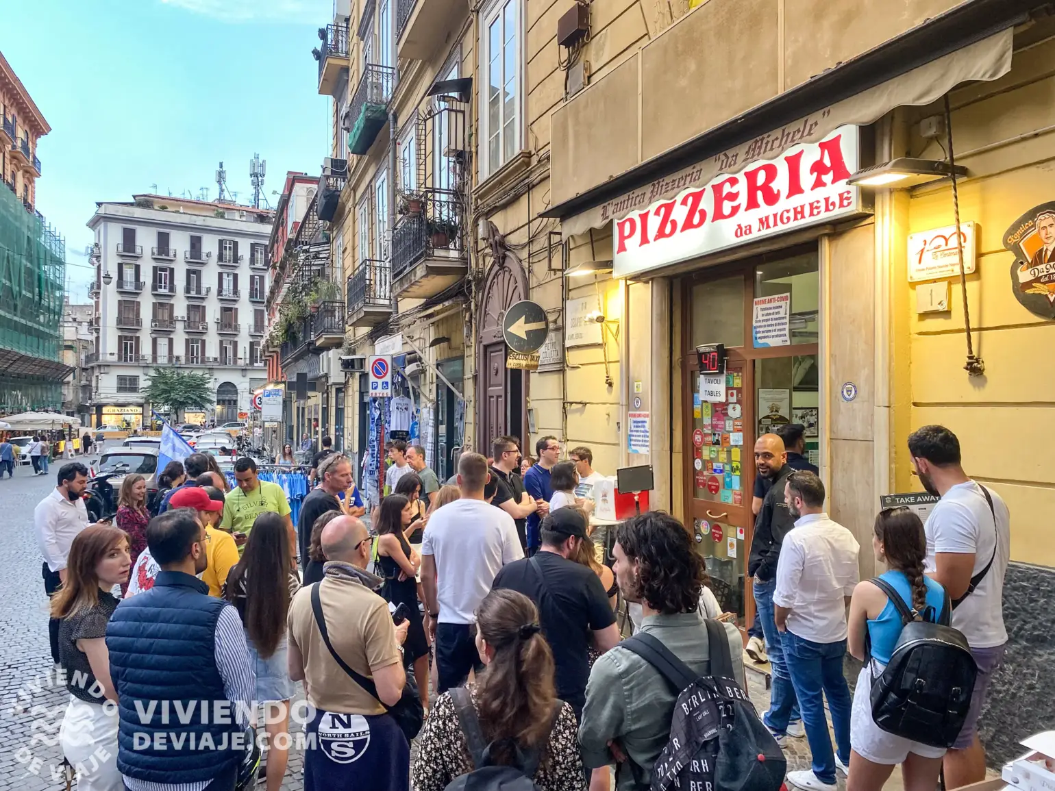 Pizzería Da Michele en el centro de Nápoles