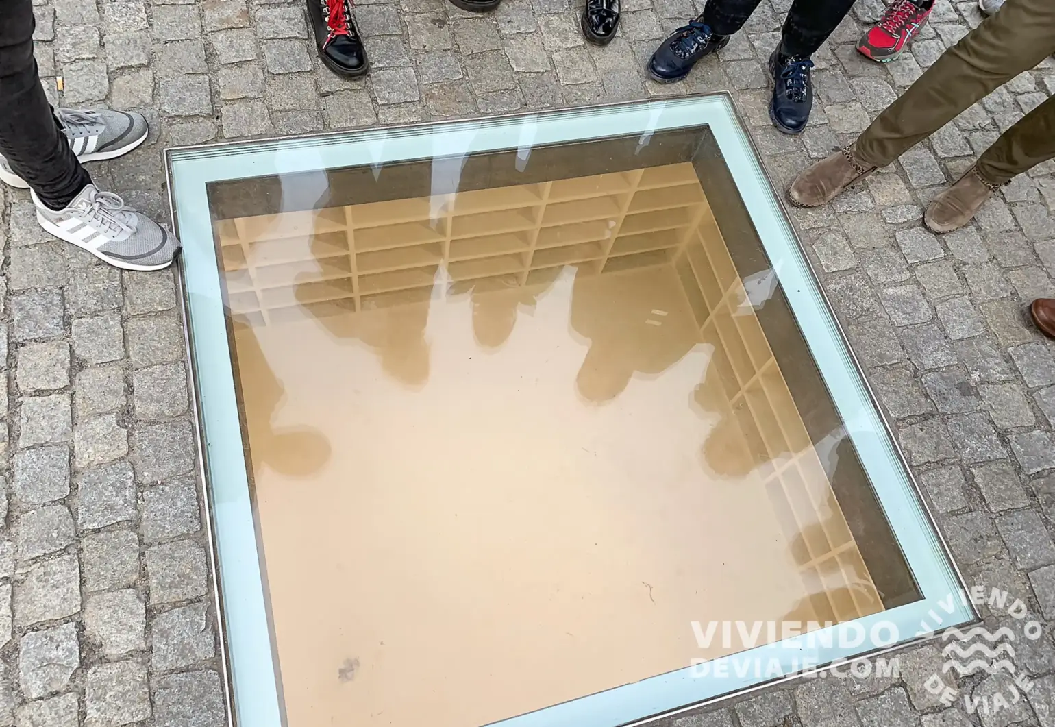 Obra conmemorativa en Bebelplatz | Berlín en 2 días
