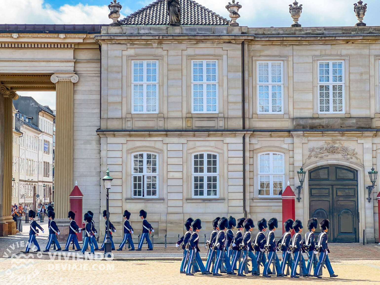 Cambio de guardia en la Plaza de Amalienborg | Copenhague