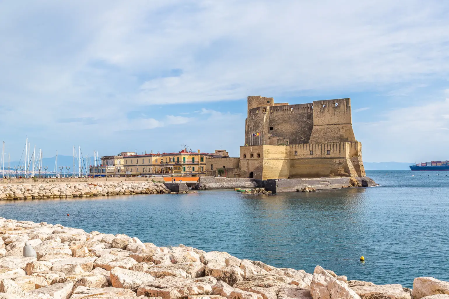 Castel dell'Ovo | Chiaia, la zona más elegante donde alojarse en Nápoles