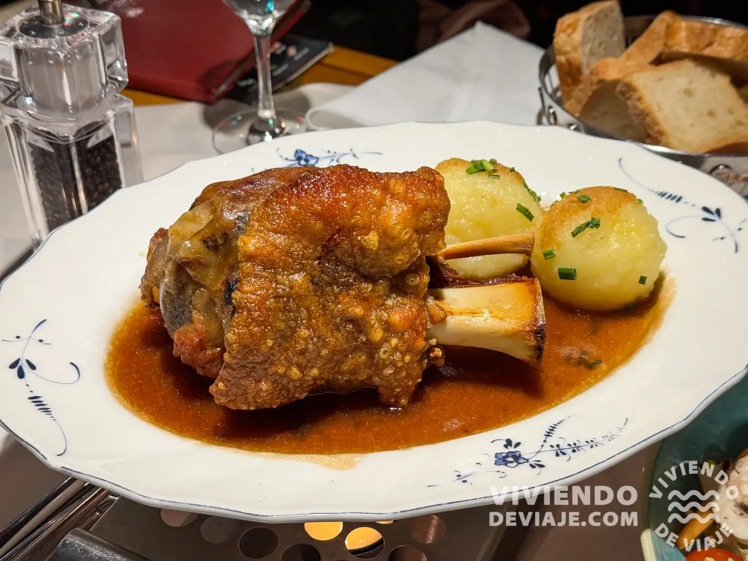 Codillo de cerdo, comida típica de Múnich y Baviera en general