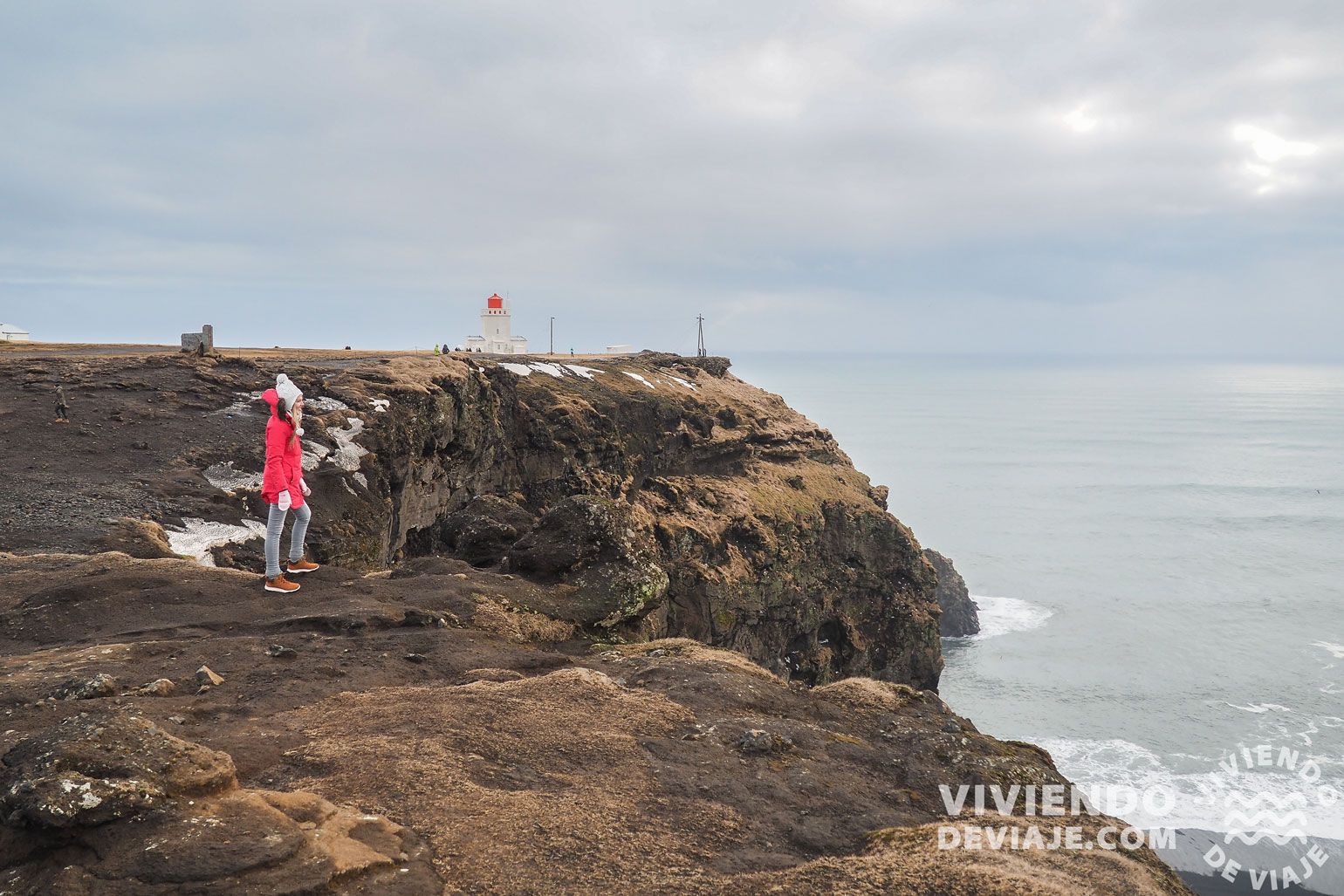Faro de Dyrholaey en Islandia
