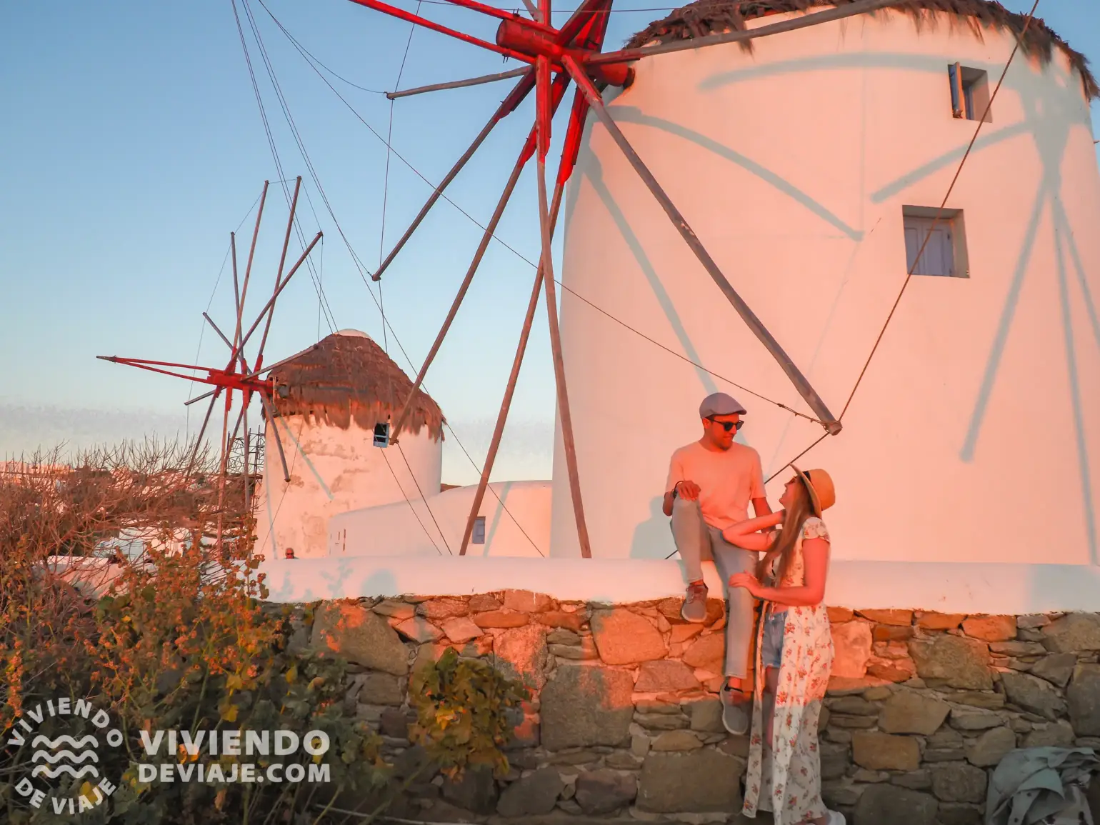 Molinos de viento Kato Mili al atardecer