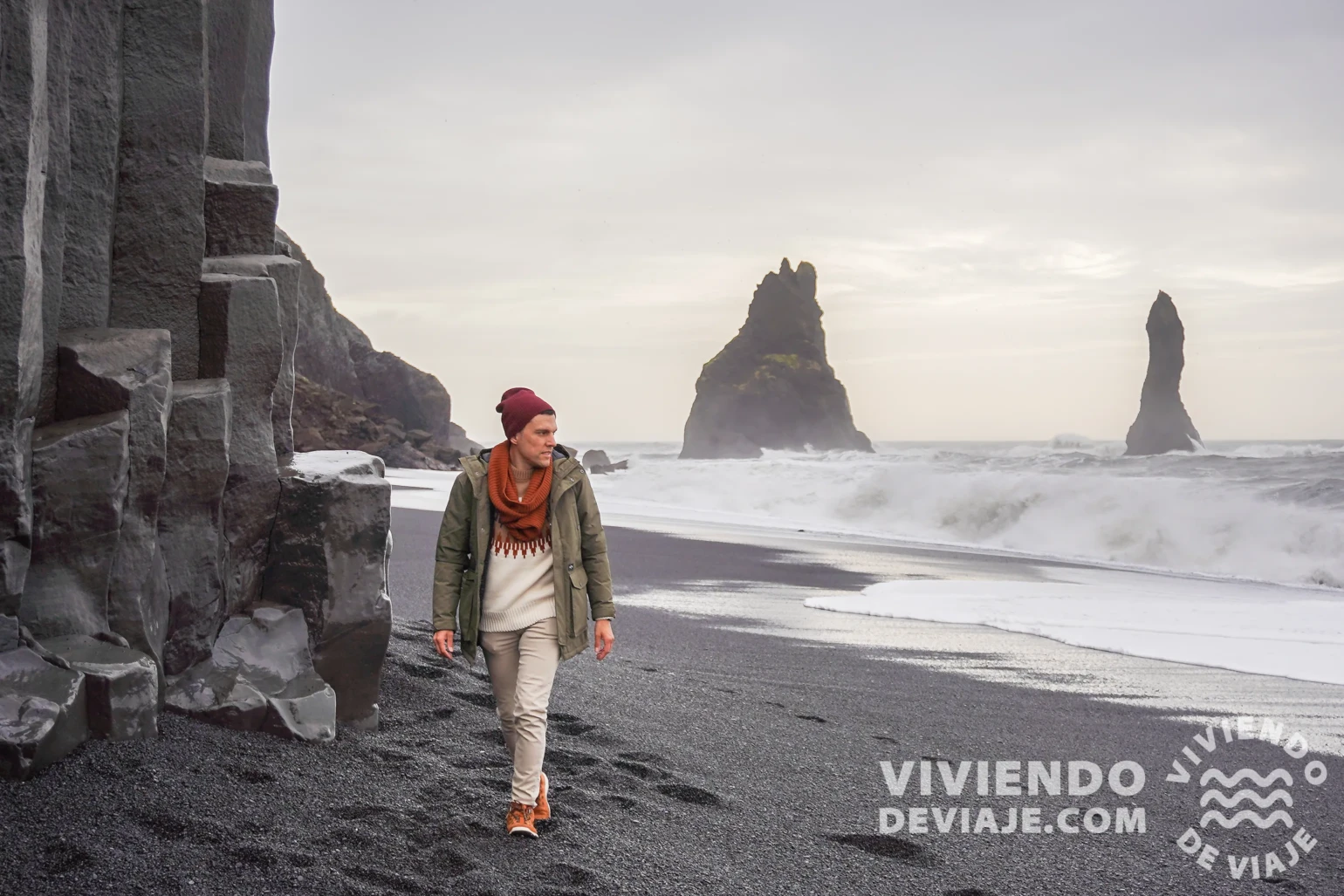 Rocas de Reynisdrangar en la Playa de Reynisfjara