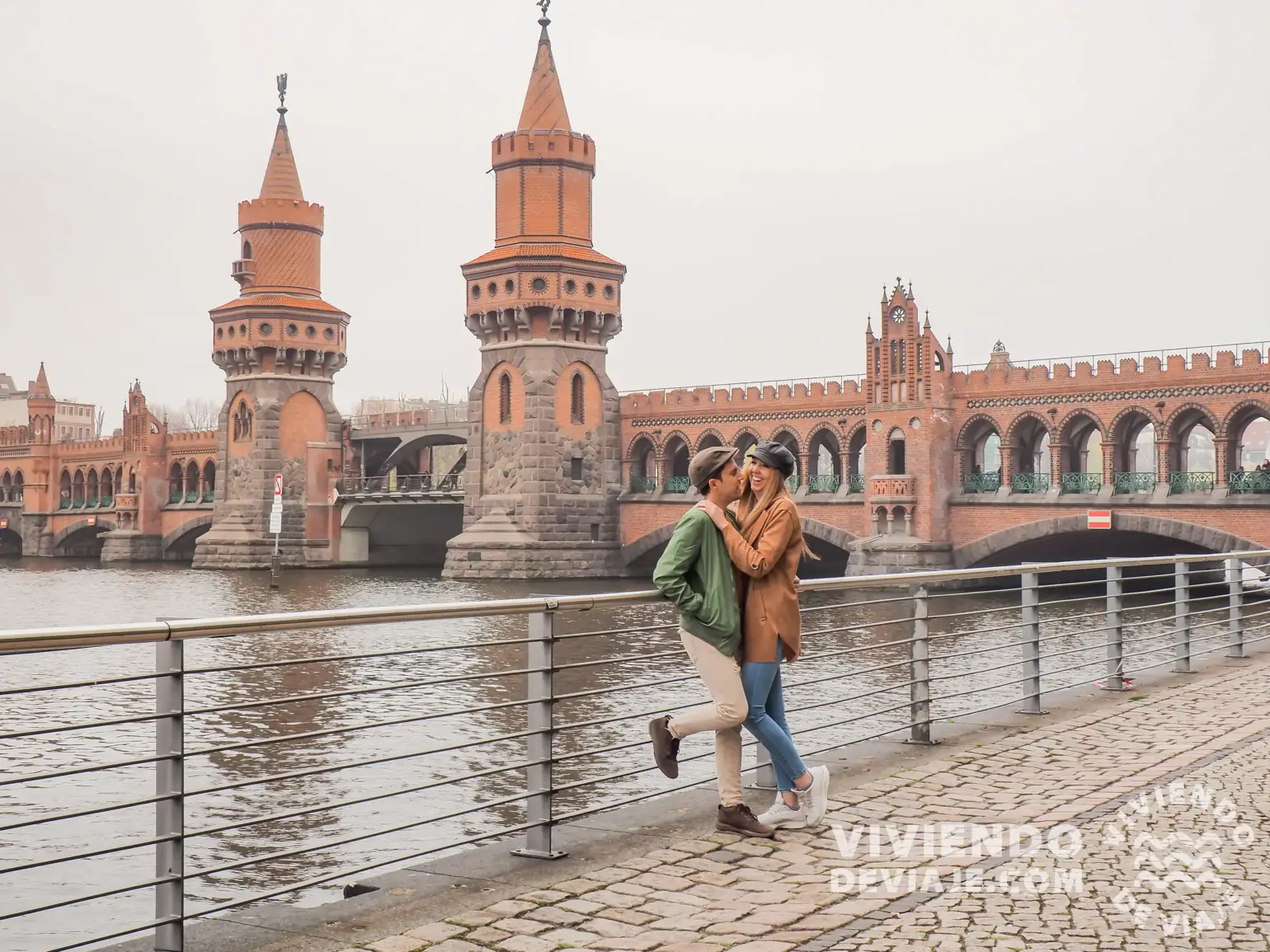Alojarse en Berlín en el barrio de Friedrichshain | Puente Oberbaum