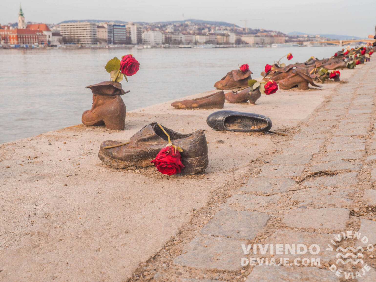 Obra "Zapatos en el Danubio"